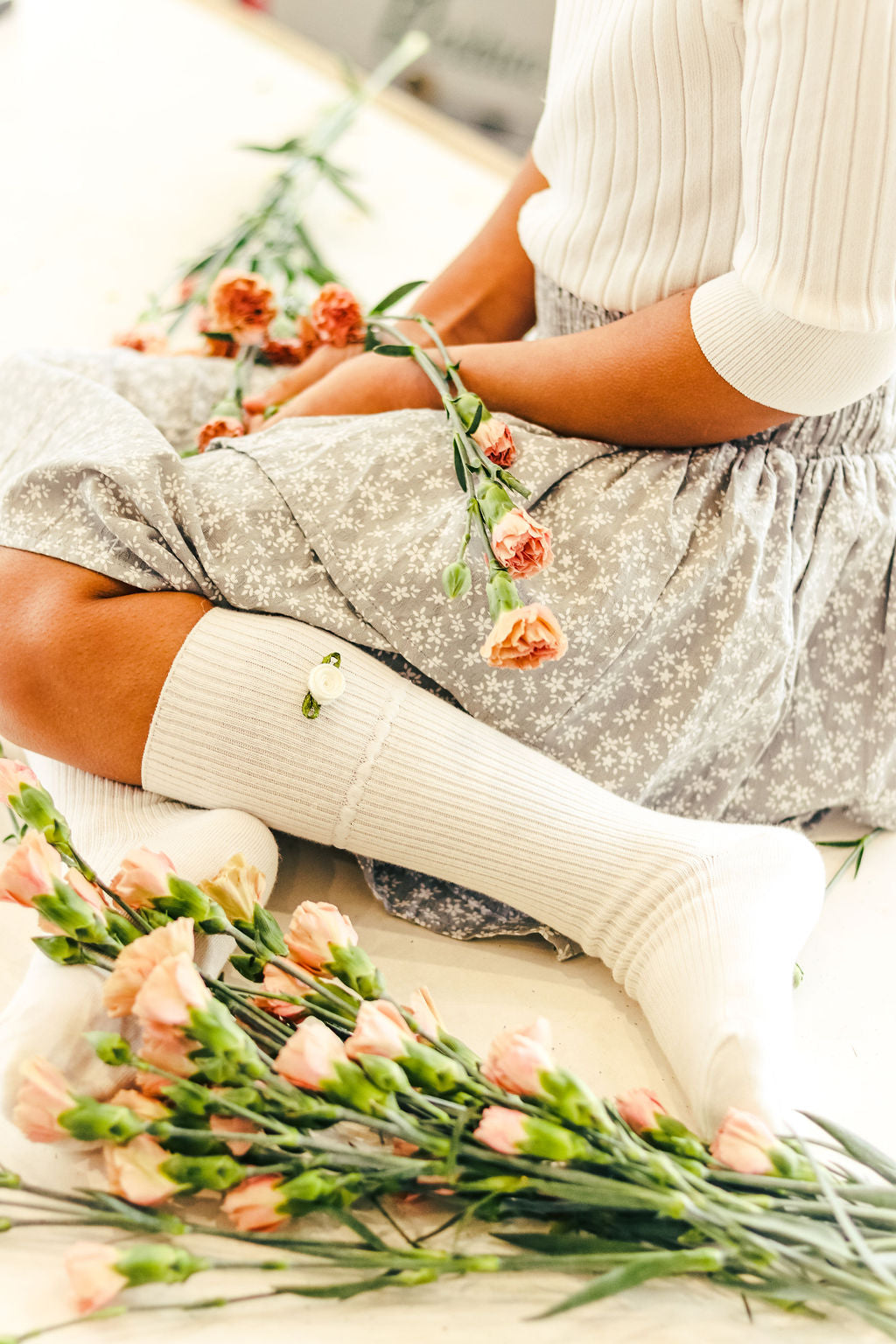 Rosetta Knee with rose